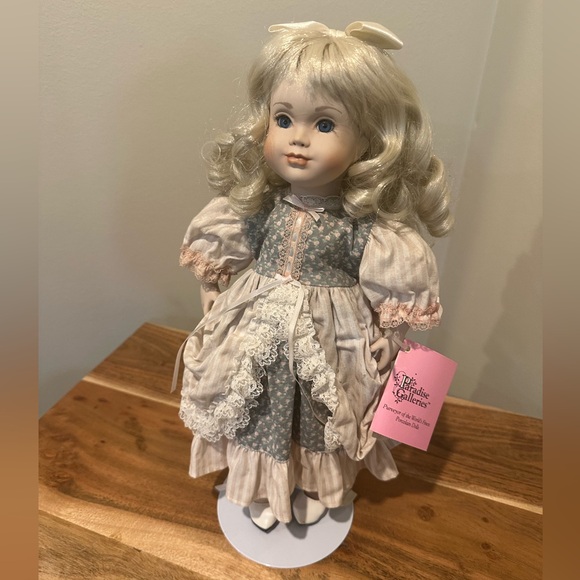 1990’s - 14” Paradise Galleries Porcelain Doll - Picture 2 of 5
